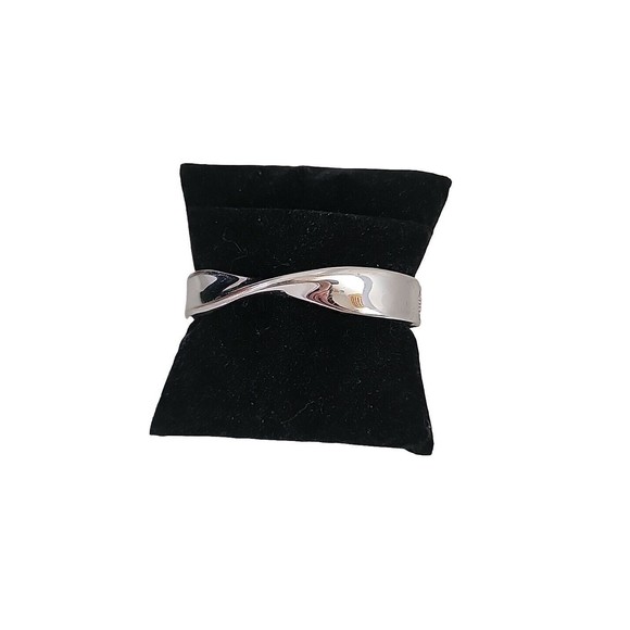 Silvertone Necklace, Bracelet & One Avon SP Signed Earrings & Hoop Earrings - Picture 4 of 10